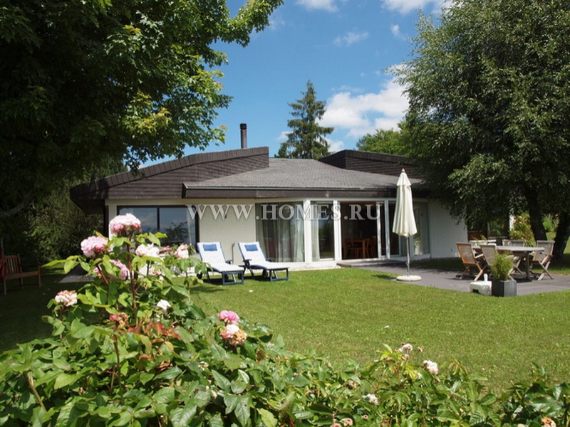 Красивый дом в Ле Мон-Сюр-Лозан
