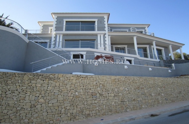Новый дом с видом на море в Испании
