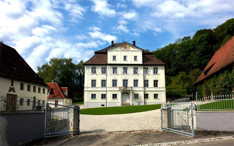 Исторический замок 15 века в Баден-Вюртемберге
