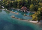 Потрясающий замок на берегу Женевского озера