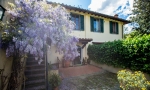 Флоренция, красивая двухэтажная вилла с садом