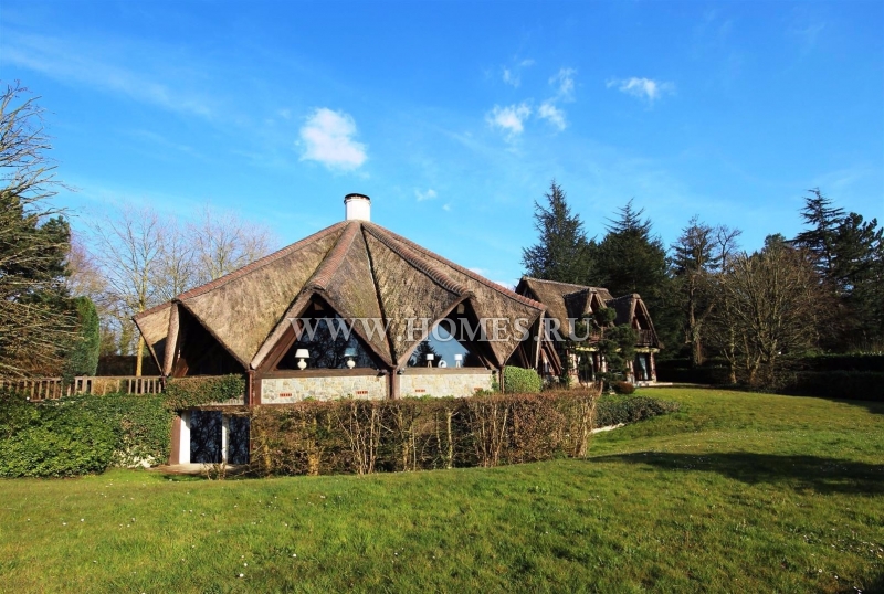 Красивый дом неподалеку от коммуны Довиль в Нормандии